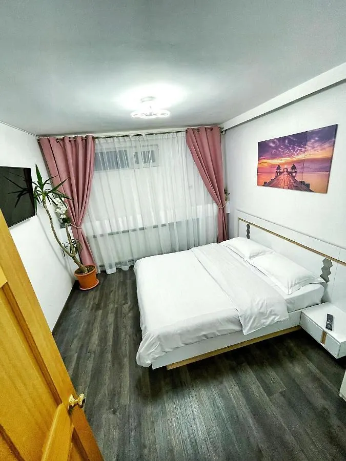 3 Rooms Cinema Garden Parking House Bucharest