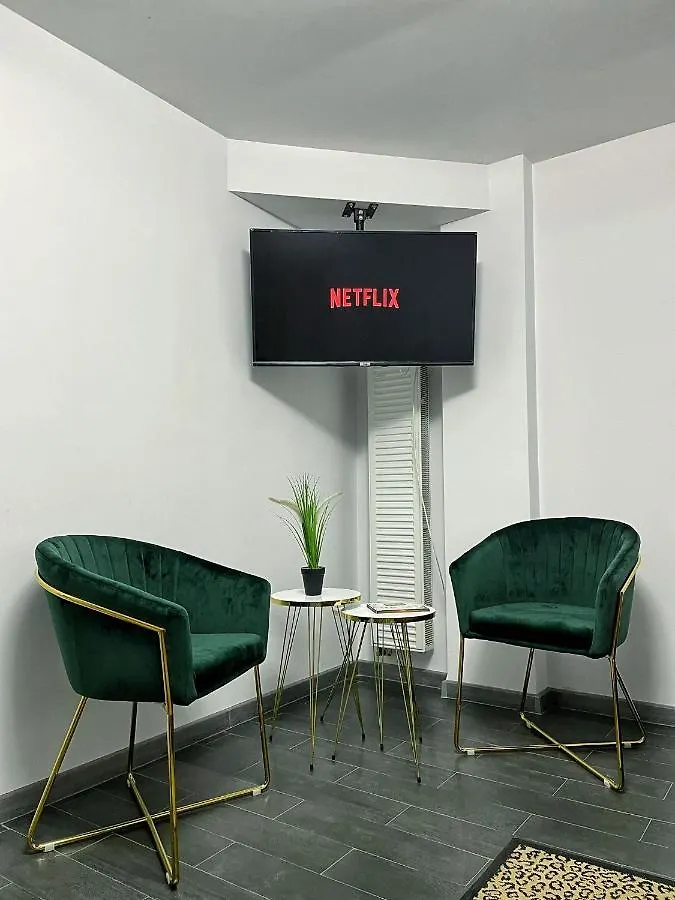 3 Rooms Cinema Garden Parking House Bucharest