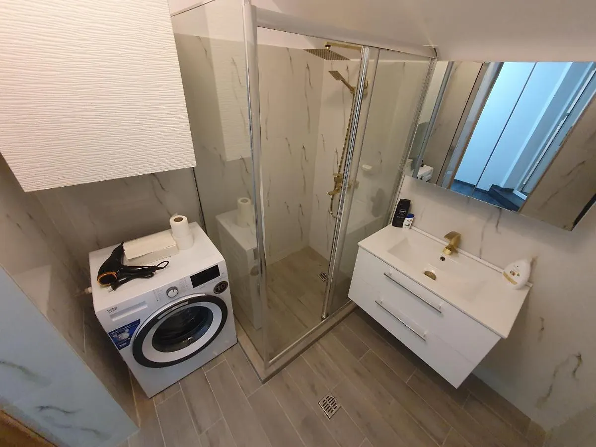 3 Rooms Cinema Garden Parking House Bucharest