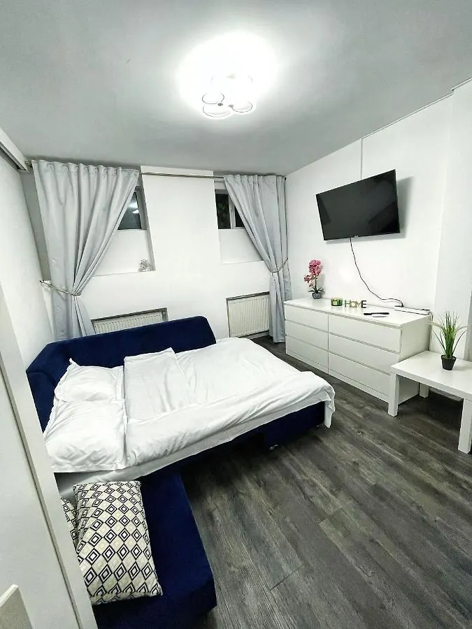 3 Rooms Cinema Garden Parking House Bucharest